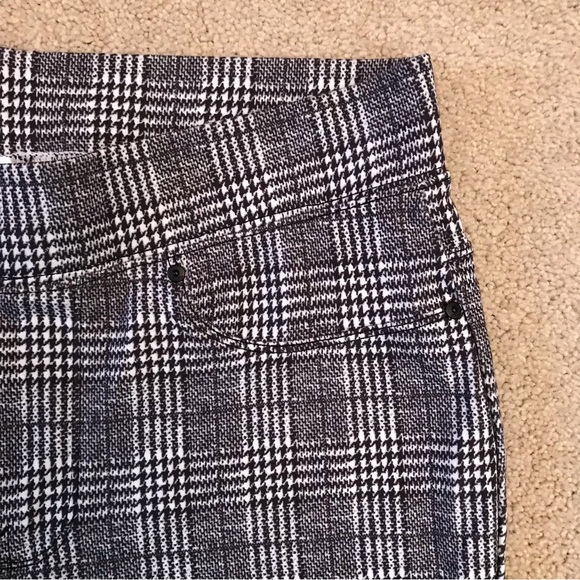 Seven7 Pull On Leggings NEW Size Medium Black White Plaid Moody Academia Gift - Picture 9 of 11
